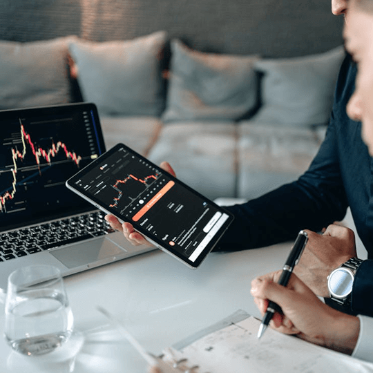 Iroxivor team av experter på kryptoinvesteringar